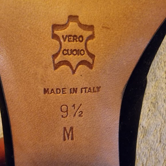 Talbots Velvet Pumps Heels 9.5M Genuine Leather Sole, Made in Italy, Never Worn - Picture 2 of 8